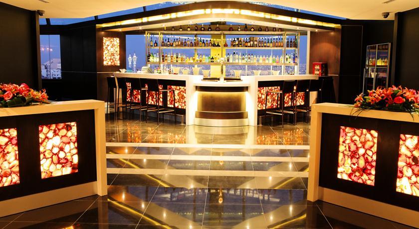 Landmark Amman Hotel & Conference Center Exterior photo The bar at the 360° Sky Lounge