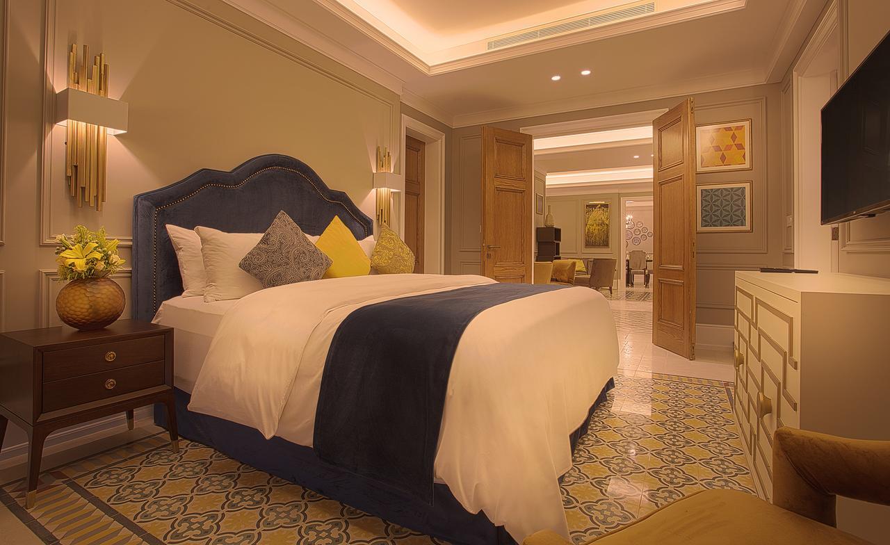Landmark Amman Hotel & Conference Center Exterior photo A bedroom at the hotel