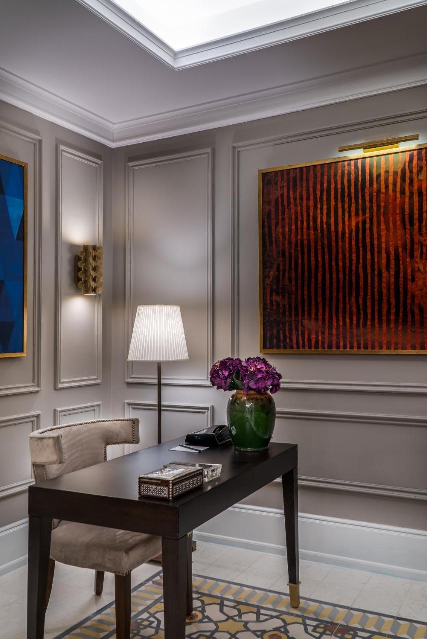 Landmark Amman Hotel & Conference Center Exterior photo A room at the Mandarin Oriental, Paris
