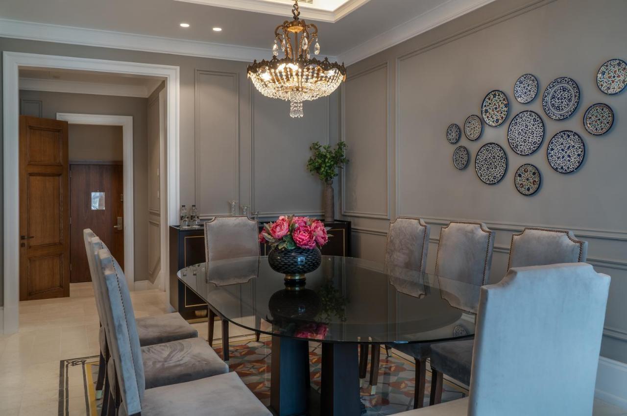 Landmark Amman Hotel & Conference Center Exterior photo A dining room in a private home