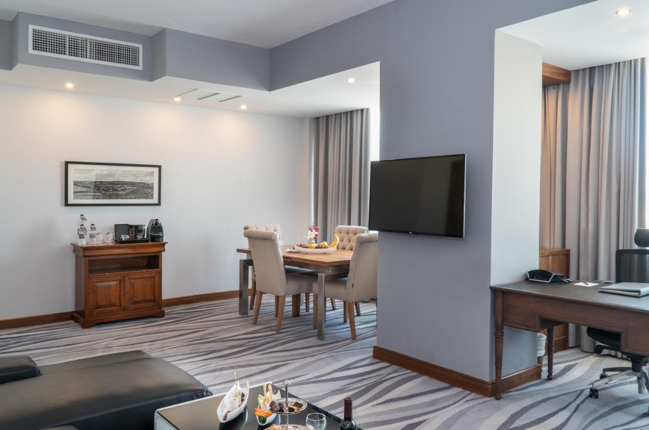 Landmark Amman Hotel & Conference Center Exterior photo Suite